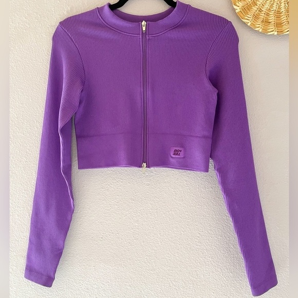BO+TEE All The Way Long Sleeve Zip Crop Top in Purple‎ - Picture 2 of 4